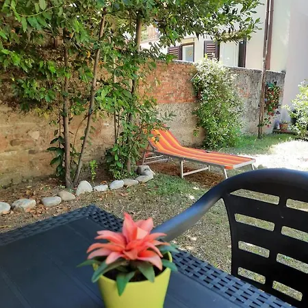 Au Jardin De شقة
